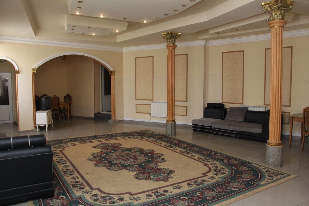 Aratta Hotel Argavand Ngoại thất bức ảnh