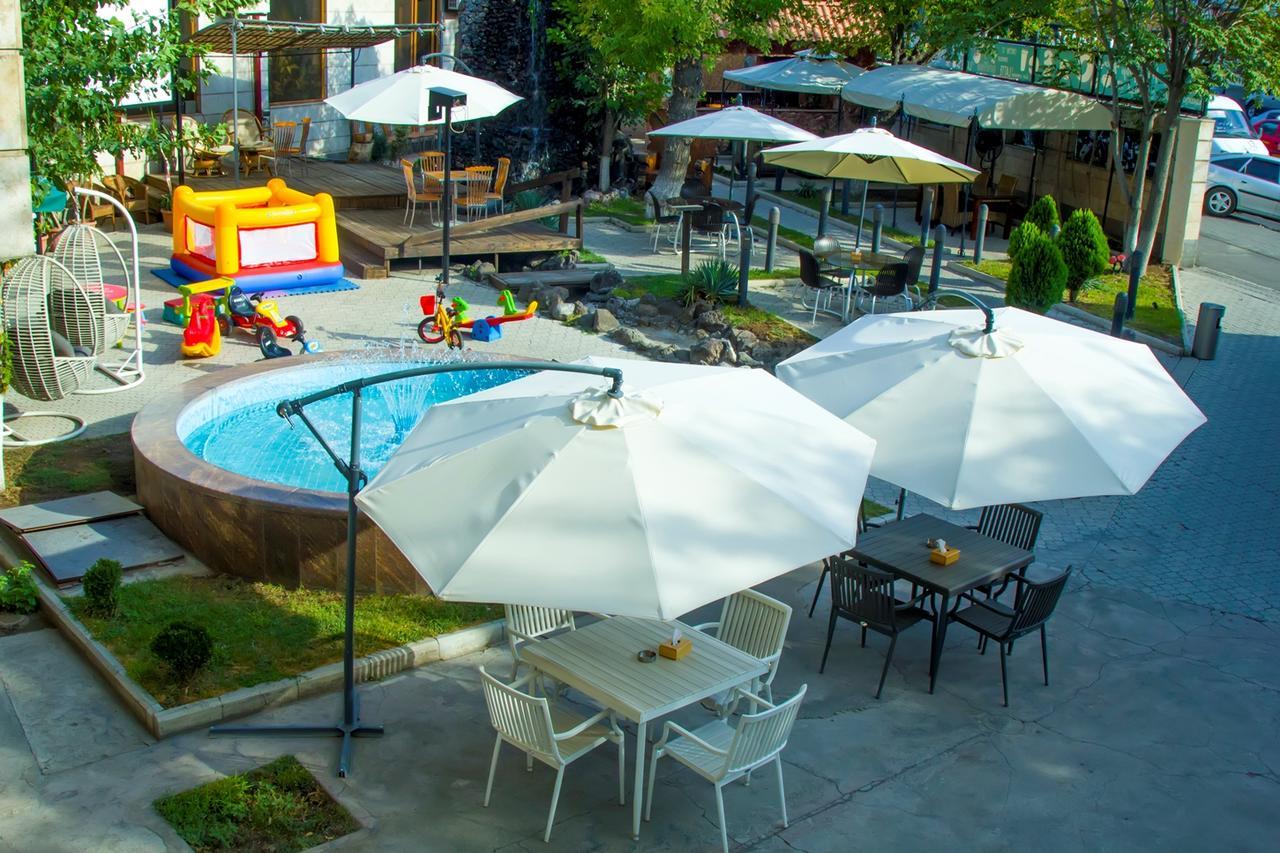 Aratta Hotel Argavand Ngoại thất bức ảnh