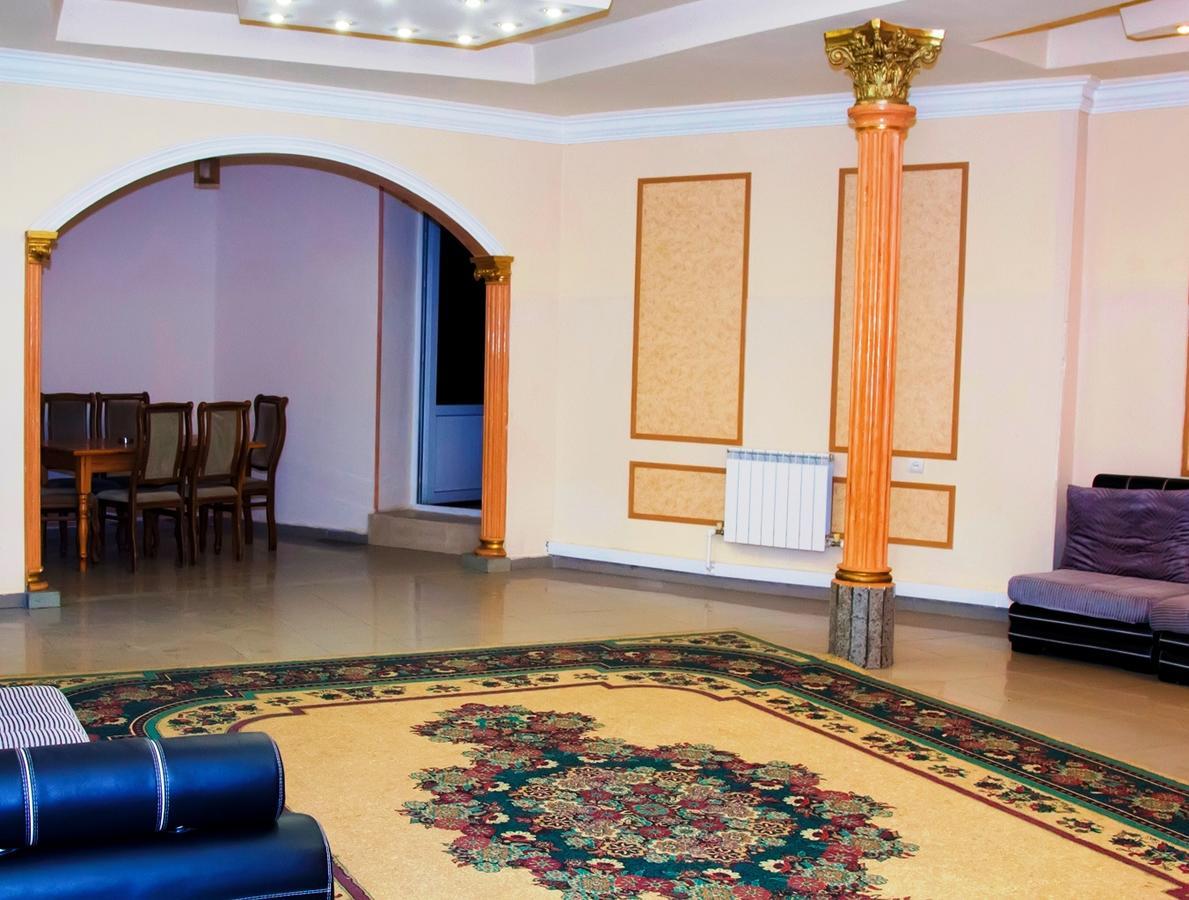 Aratta Hotel Argavand Ngoại thất bức ảnh