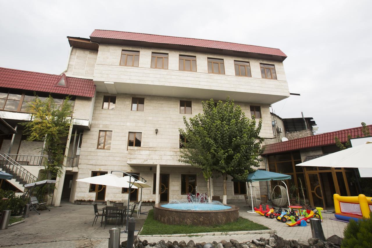 Aratta Hotel Argavand Ngoại thất bức ảnh