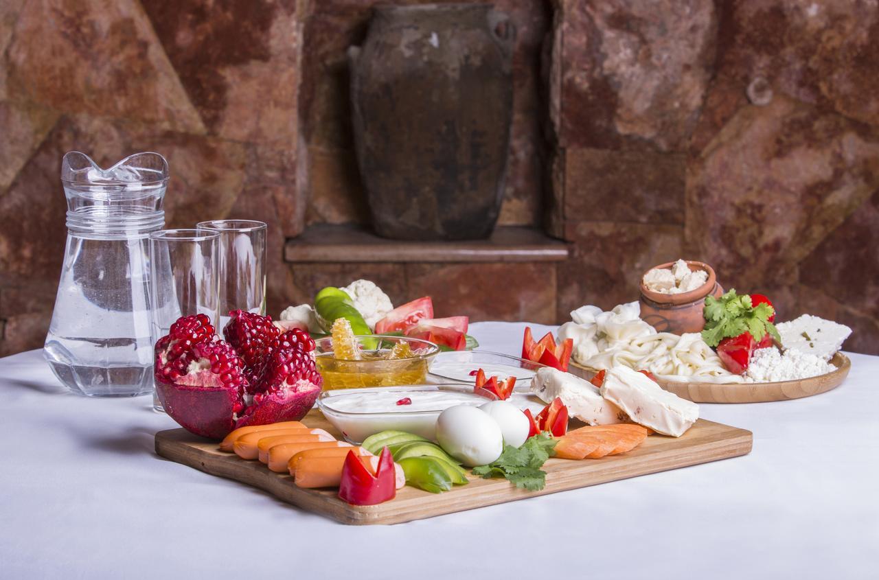 Aratta Hotel Argavand Ngoại thất bức ảnh