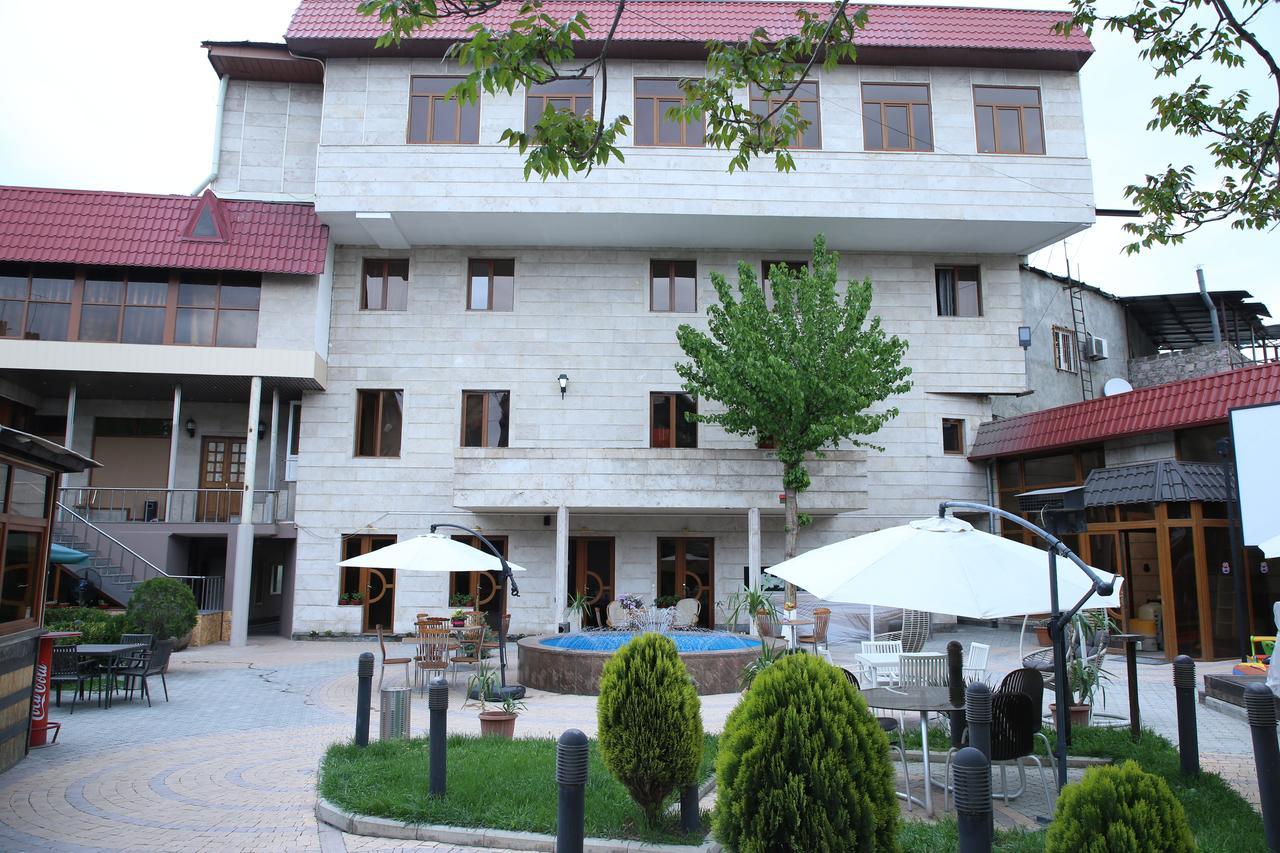 Aratta Hotel Argavand Ngoại thất bức ảnh