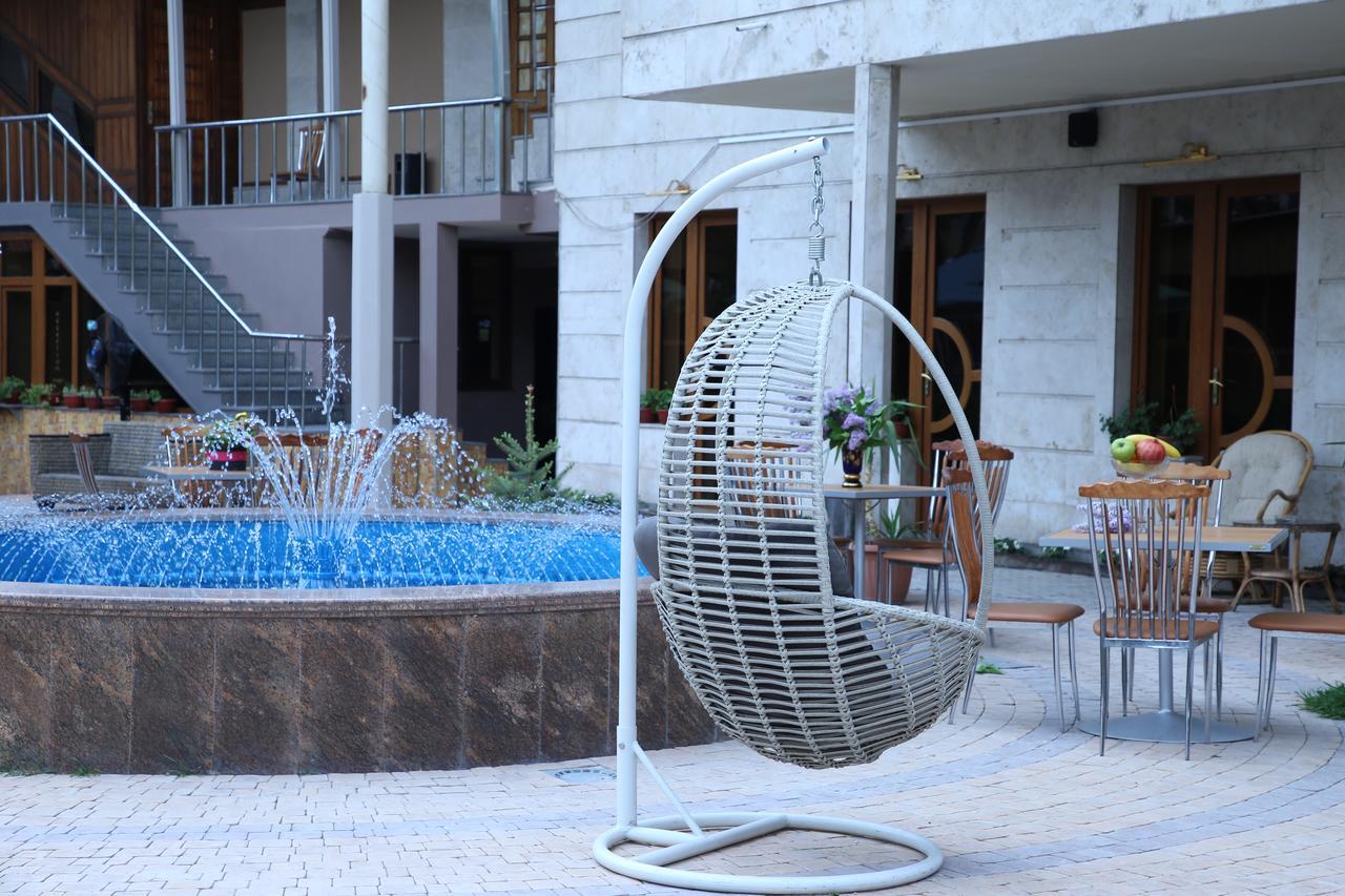 Aratta Hotel Argavand Ngoại thất bức ảnh