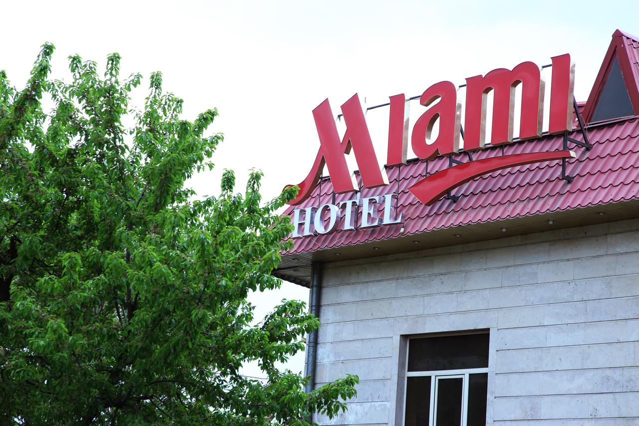Aratta Hotel Argavand Ngoại thất bức ảnh