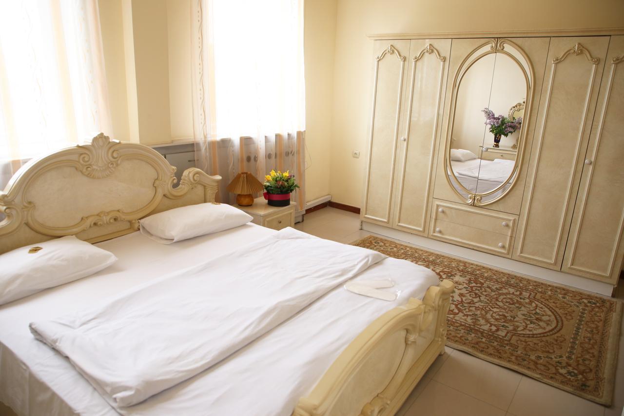 Aratta Hotel Argavand Ngoại thất bức ảnh